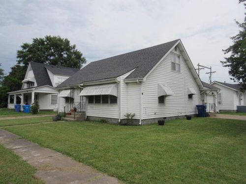 302 A St Nw, Miami, OK, 74354-5805 | Card Image