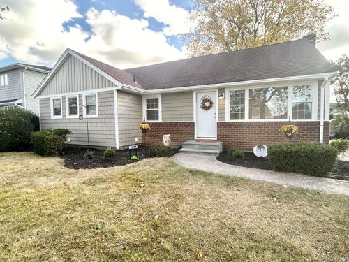 1390 Wilson Rd, East Meadow, NY, 11554-4436 | Card Image