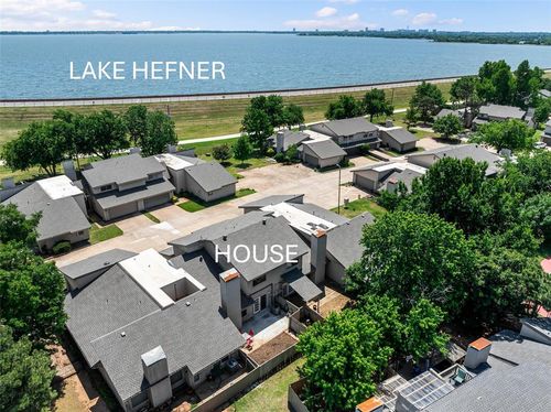 10033 Hefner Village Ter, Oklahoma City, OK, 73162-7727 | Card Image