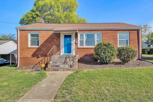 903 Marston St, Salem, VA, 24153-3209 | Card Image