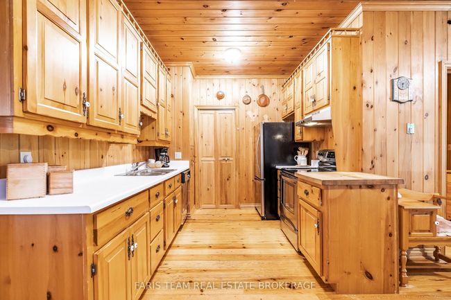 80 E Beach Rd, House other with 4 bedrooms, 2 bathrooms and 3 parking in Tiny ON | Image 4