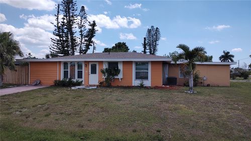 105 Dartmouth Dr Nw, PORT CHARLOTTE, FL, 33952-8023 | Card Image