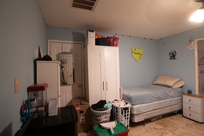 View of bedroom | Image 18