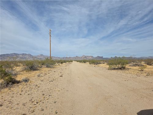 000 W Hualapai Dr, Golden Valley, AZ, 86413 | Card Image