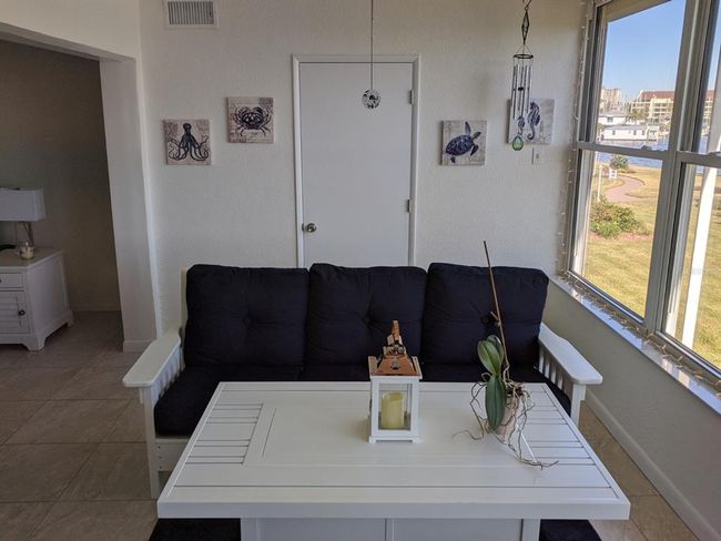 Sunroom | Image 9