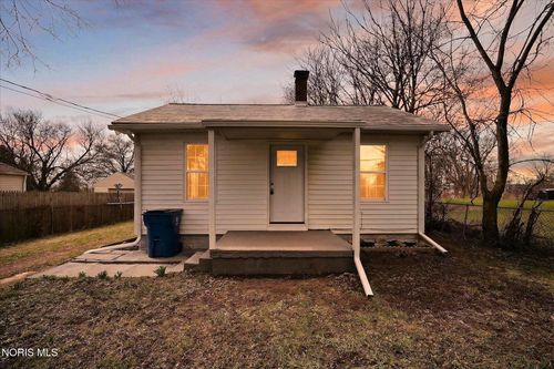 1060 Patchen Rd, Oregon, OH, 43616-3151 | Card Image