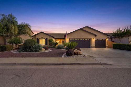 626 W Lake Street, Kingsburg, CA, 93631 | Card Image