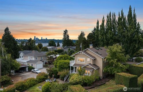 3021 W Mercer Way, Mercer Island, WA, 98040-2537 | Card Image