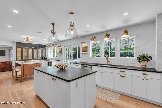 Lots of windows for natural light | Image 26