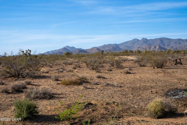 7190 E Red Barrel Dr, House other with 3 bedrooms, 2 bathrooms and null parking in Yucca AZ | Image 52