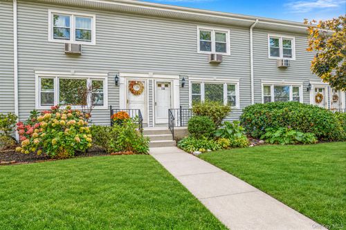 126-126 Cardinal Ln, Islip, NY, 11751-3328 | Card Image