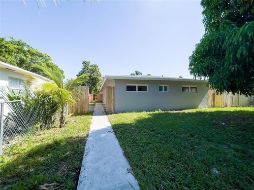 833 Sw 7th St, Pompano Beach, FL, 33060-8229 | Card Image