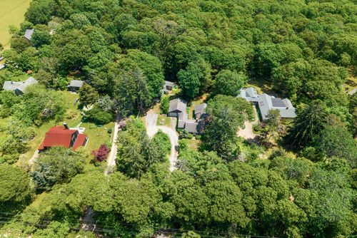 132 South Rd, Chilmark, MA, 02535-2622 | Card Image