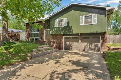 518 Kasold Dr, Lawrence, KS, 66049-2268 | Card Image
