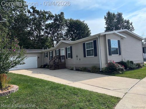 3855 Emerald Park Dr, Milford, MI, 48380-3305 | Card Image