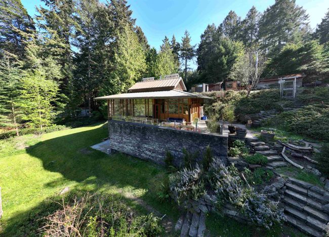 276 Porter Road, House other with 1 bedrooms, 2 bathrooms and null parking in Mayne Island BC | Image 2