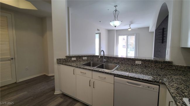 117 - 38 E Serene Ave, Condo with 2 bedrooms, 2 bathrooms and null parking in Las Vegas NV | Image 6
