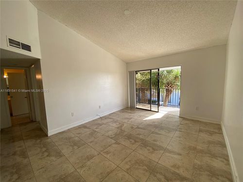 apt-302-7220 Nw 179th St, Hialeah, FL, 33015-5480 | Card Image