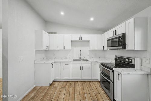 24-3120 N 67th Ln, Phoenix, AZ, 85033-4653 | Card Image