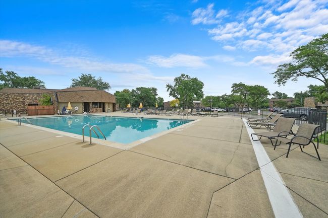 APT-1-16B - 2287 Country Club Dr, Condo with 1 bedrooms, 1 bathrooms and 2 parking in Woodridge IL | Image 17