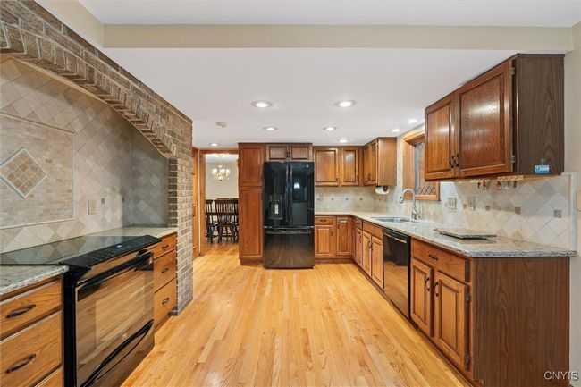 8013 Ginger Rd, House other with 4 bedrooms, 4 bathrooms and null parking in Liverpool NY | Image 9