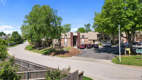 c4-615-4317 E 68th St, Tulsa, OK, 74136-4613 | Card Image
