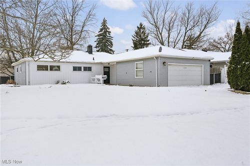 6618 Newbury Ln, Parma Heights, OH, 44130-3902 | Card Image