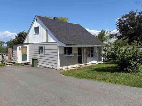 9 Maclaren Ave, House with 3 bedrooms, 1 bathrooms and null parking in New Glasgow NS | Card Image