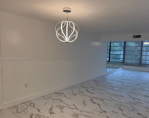 302-3526 Whitehall Dr, West Palm Beach, FL, 33401-1084 | Card Image