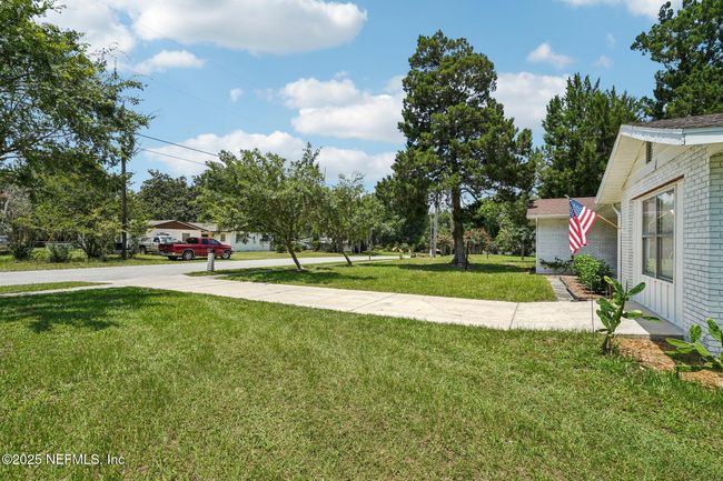 645 Shady Ln, House other with 3 bedrooms, 2 bathrooms and null parking in Keystone Heights FL | Image 4