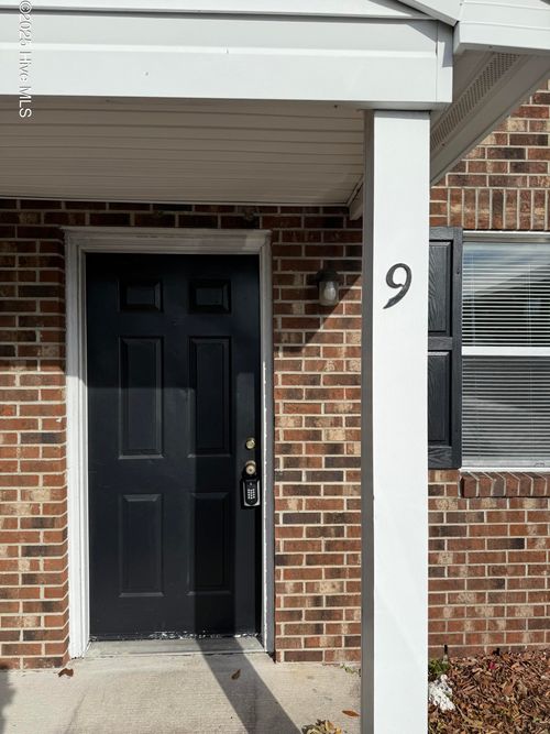 apt-9-3320 Bridges St, Morehead City, NC, 28557-3257 | Card Image