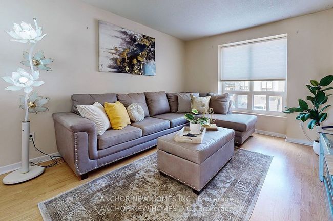 77 Guildford Cres, Condo with 3 bedrooms, 2 bathrooms and 2 parking in Brampton ON | Image 3