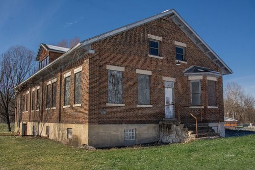 587 Railroad St, Nelsonville, OH, 45764-9779 | Card Image