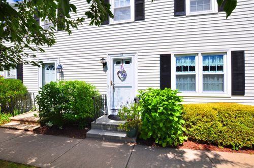 33-33 Tapping Reeve Vlg, Litchfield, CT, 06759-3324 | Card Image