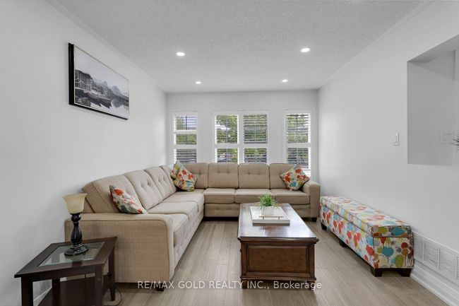 66 Thunderbird Trail, House attached with 5 bedrooms, 4 bathrooms and 2 parking in Brampton ON | Image 6
