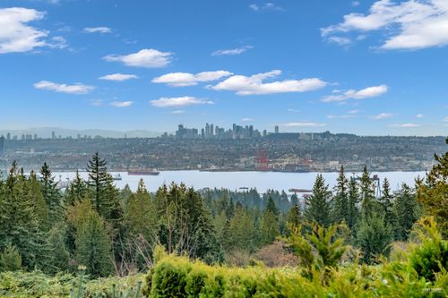 715 King Georges Way, West Vancouver, BC, V7S1S2 | Card Image