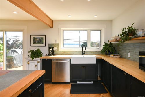 5693 Island Hwy S, Union Bay, BC, V0R3B0 | Card Image