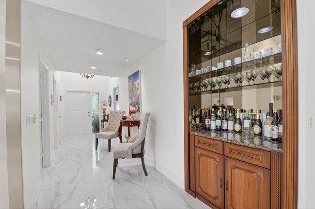 6858 Fountains Cir, Condo with 3 bedrooms, 3 bathrooms and null parking in Lake Worth FL | Image 11