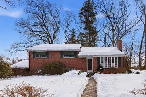 105 Edgewater Rd, Agawam, MA, 01001-2381 | Card Image