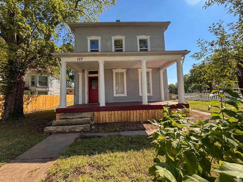 137 W 4th St, Junction City, KS, 66441-2944 | Card Image