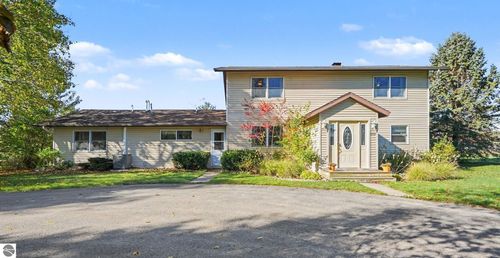 1009 Channel Dr, Lake Isabella, MI, 48893-9342 | Card Image