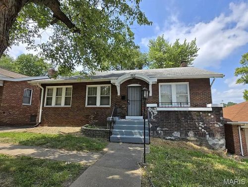 8831 May Ave, Saint Louis, MO, 63136-3813 | Card Image