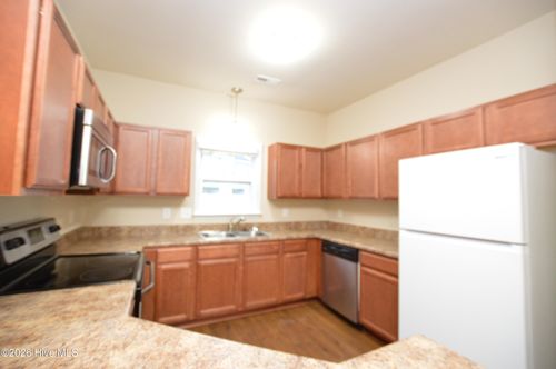 120 Waterstone Ln, Jacksonville, NC, 28546-8804 | Card Image