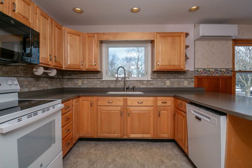 122 Marsett Rd, Shelburne, VT, 05482-6641 | Card Image