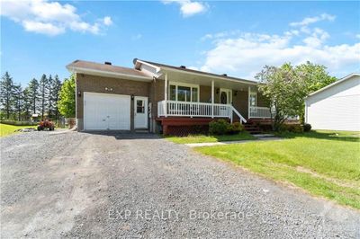 260 Levis St, House other with 3 bedrooms, 2 bathrooms and 6 parking in Bourget ON | Image 2