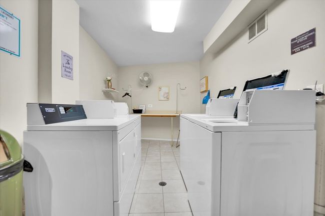 UNIT-114 - 3350 N Carriageway Dr, Condo with 2 bedrooms, 2 bathrooms and 1 parking in Arlington Heights IL | Image 32