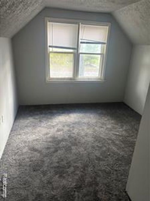 65 Portage St, Highland Park, MI, 48203-2752 | Card Image