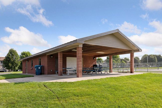 There is a community park that is within walking distance too | Image 32