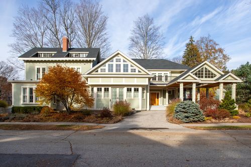 34 Pine St, Exeter, NH, 03833-2721 | Card Image