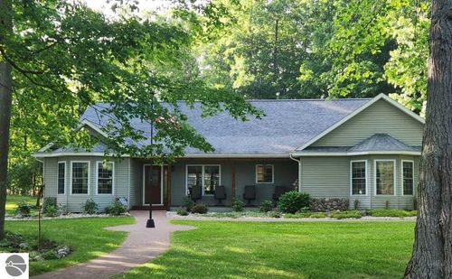 3250 Juniper Dr, Farwell, MI, 48622-8761 | Card Image